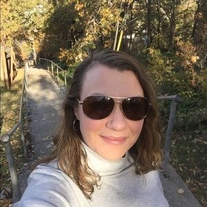 Meet your Posher, Caitlin